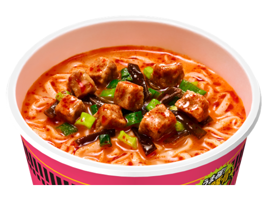 日清食品が公表したカップヌードル 辛豚の公式商品画像